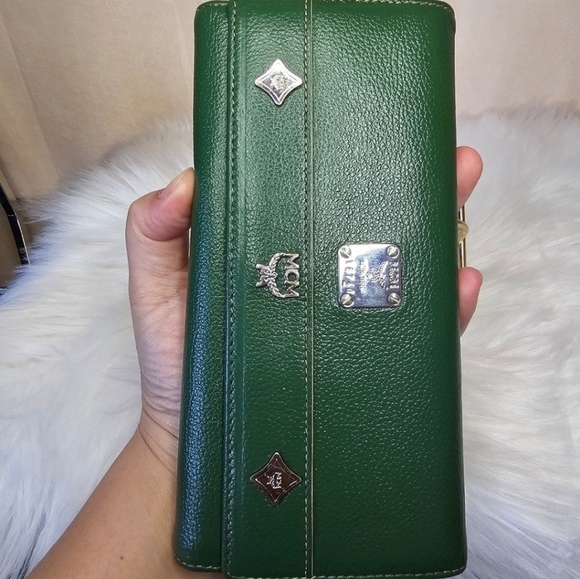 🔹️MCM 🔹️LONG green wallet ✨️💚 - Picture 4 of 9